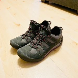 Clark’s super comfy sneakers